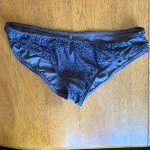 *LIKE NEW O’Neill bikini bottoms